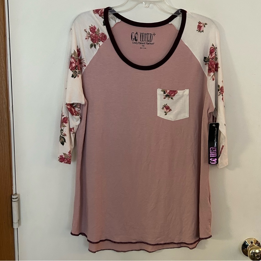 NWT go wild 3/4 sleeve floral front pocket top